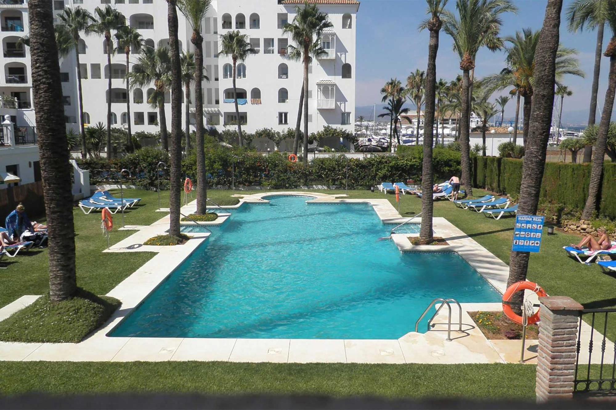 Marina Real 112 Apartment Манилва Екстериор снимка